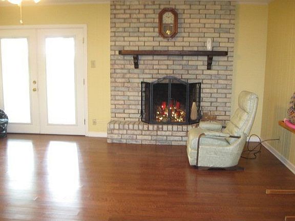 5th image of 104 Margaret Dr