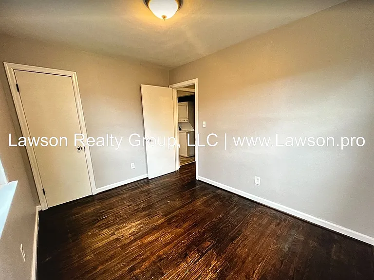 713 Oakview Dr — Photo 8