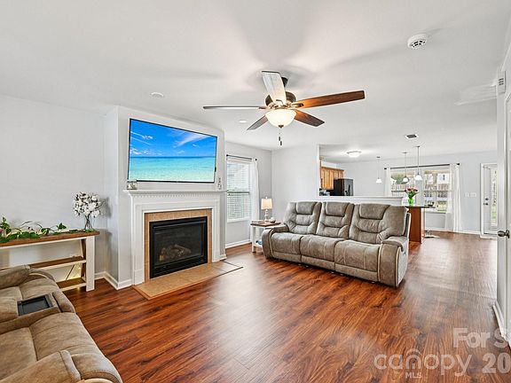5th image of 104 Emily Crest Ln