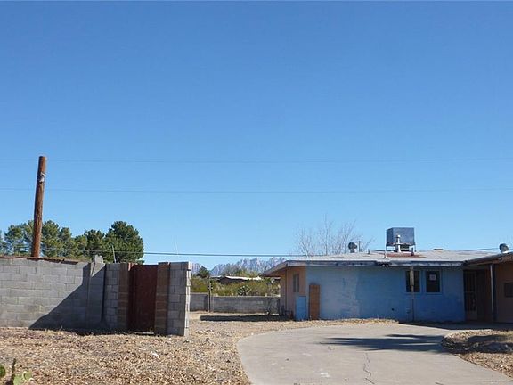 3rd image of 1655 Country Club Cir