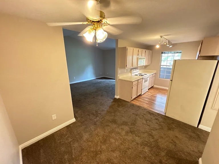 231 W Horizon Ridge Pkwy #124 — Photo 2
