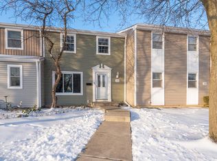 836 Carnaby Ct, Schaumburg, IL 60194