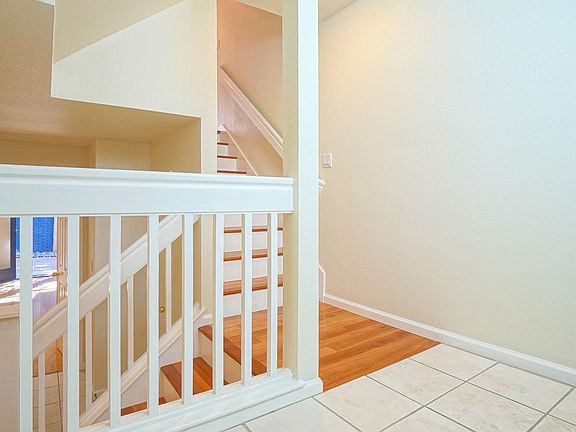 5th image of 558 Driscoll Pl