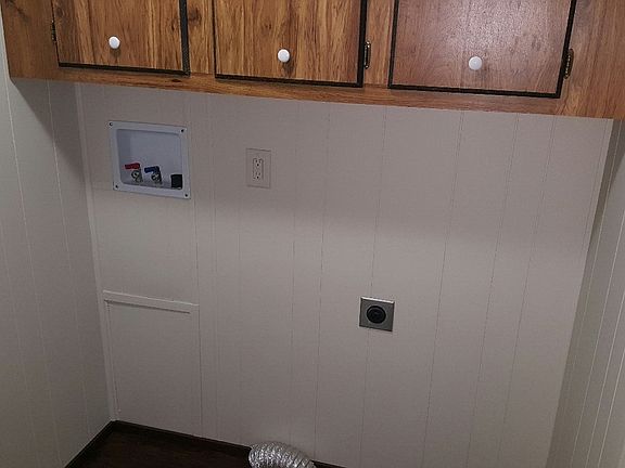 washer / dryer hook ups
