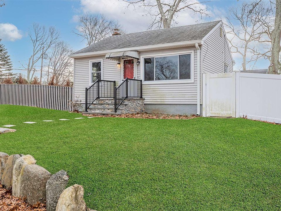 1st image of 4 Magnolia Ave