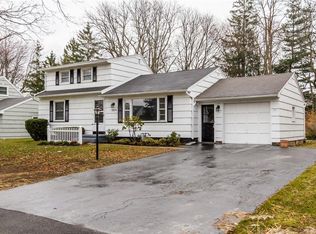 584 Harvest Dr, Rochester, NY 14626