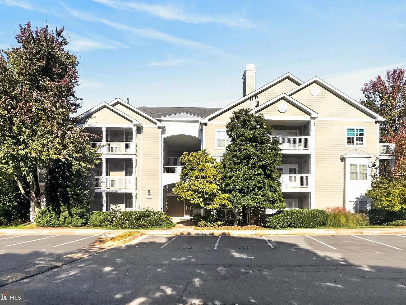 1704 Lake Shore Crest Dr — Photo 1