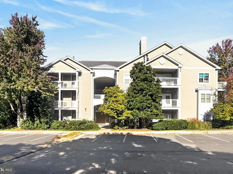 1704 Lake Shore Crest Dr #25