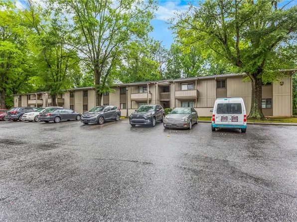 2270 Sunderland Rd APT 12A, Winston Salem, NC 27103