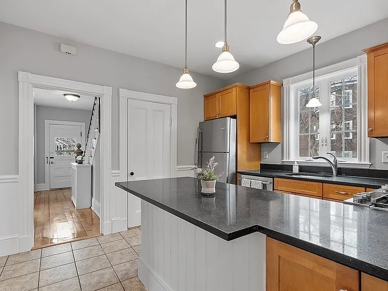 270 Poplar St — Photo 13