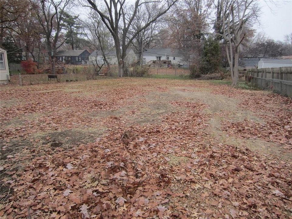 1st image of 8714 W 82nd St