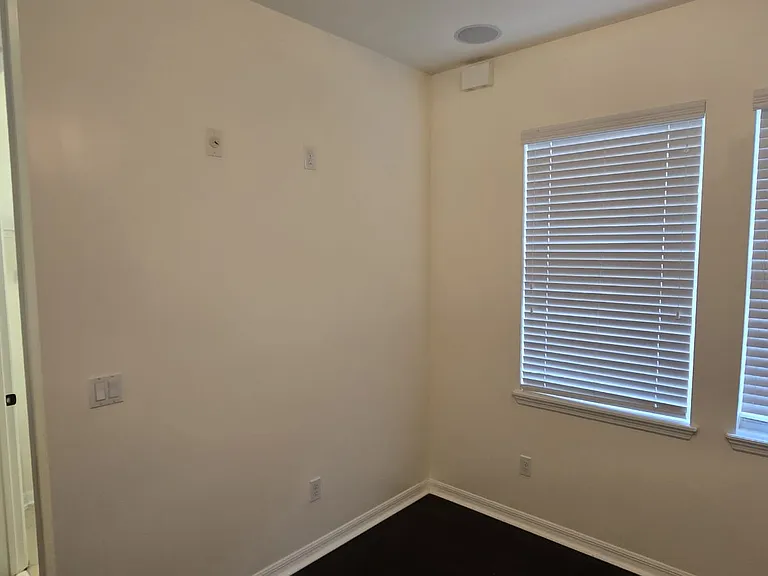 1523 Hanks Ave — Photo 29