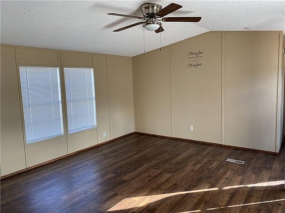 4th image of 135 Dv Byrd Ln #29