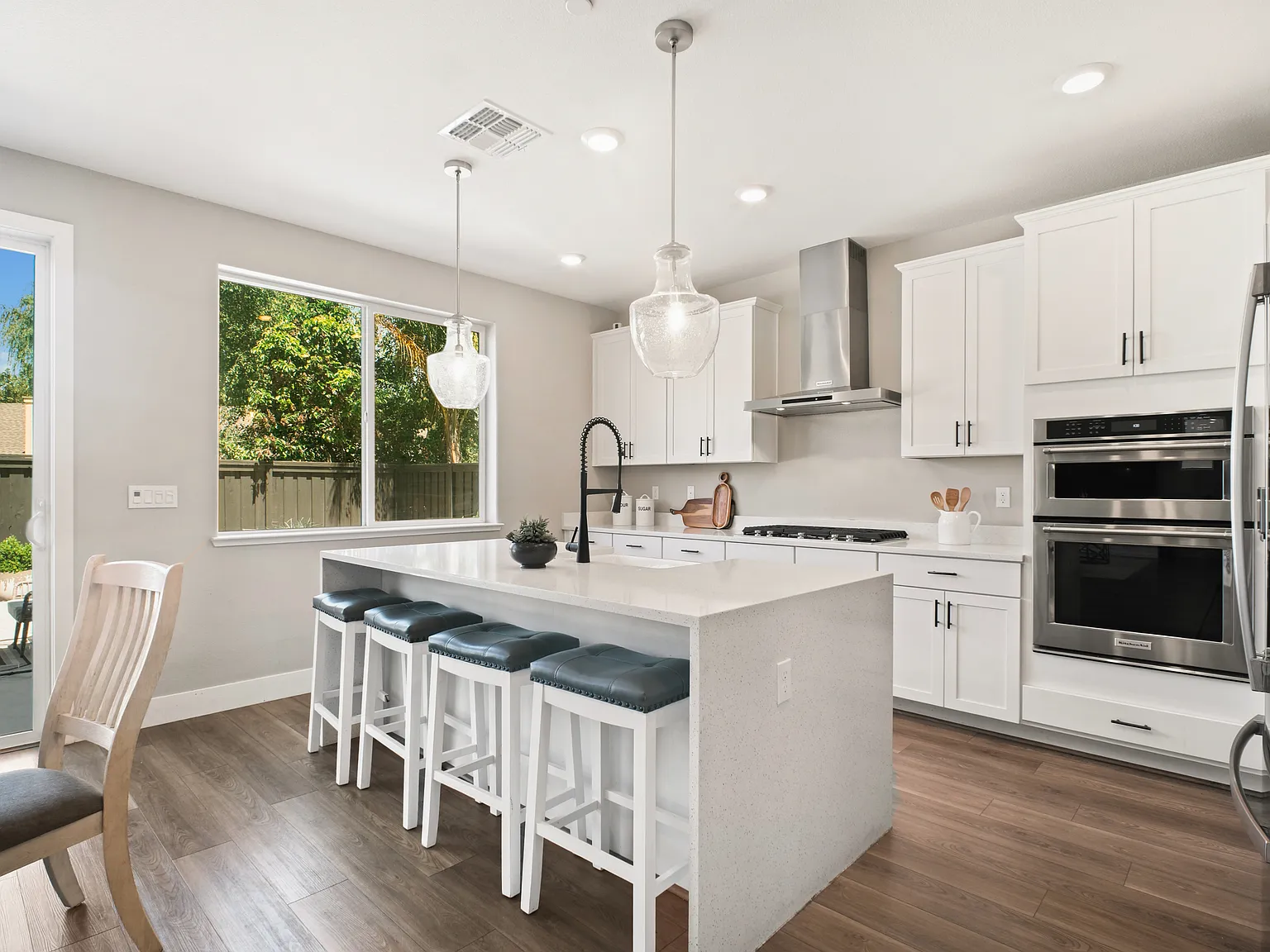 5 bed, 4.5 bath, 3177 sqft, $4,400 — Photo 2