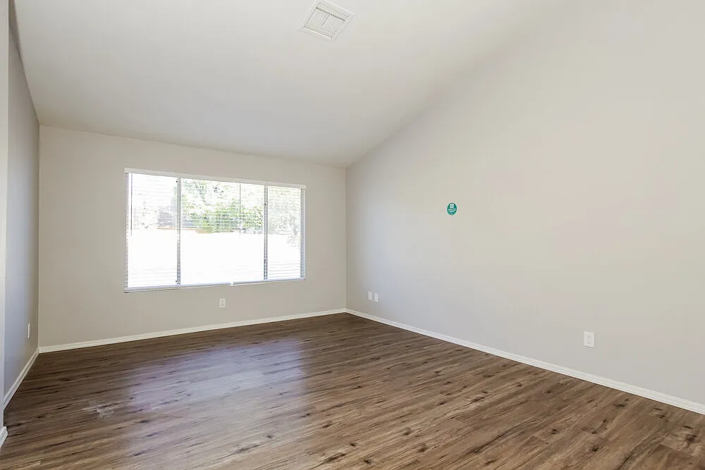 3 bed, 2.0 bath, 1456 sqft, $2,135 — Photo 3