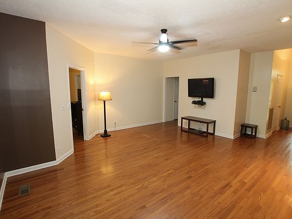 3rd image of 1511 Hollyridge Ct