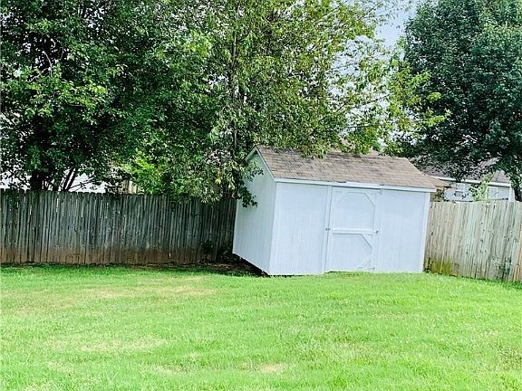 5th image of 70 Cheryl Cir