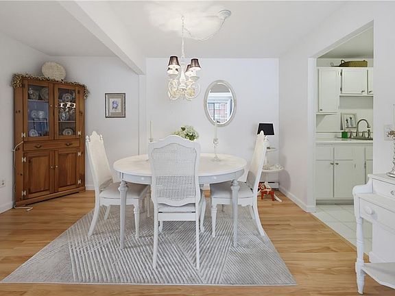 4th image of 300 Smithfield Rd APT 1-9