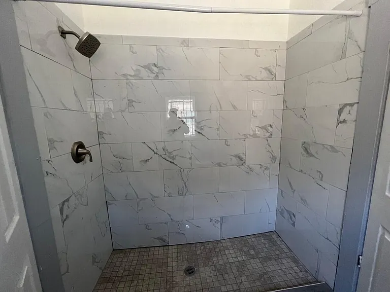 2115 E Yandell Dr — Photo 7