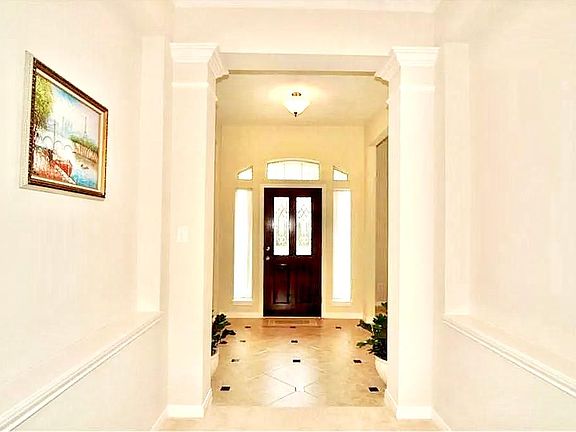 2nd image of 11914 Christophers Walk Trl
