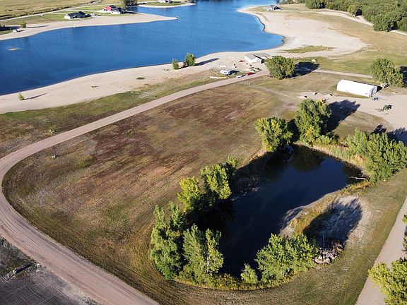 4th image of 5 Lakeside Dr