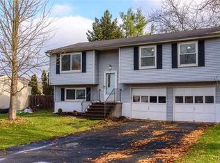 8066 Thurston Dr, Cicero, NY 13039