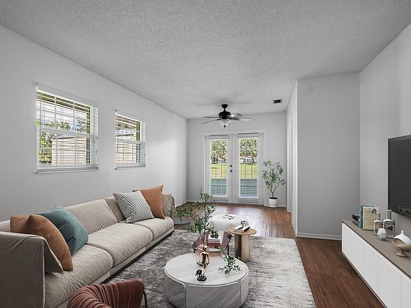 5th image of 315 NE Brasher Court