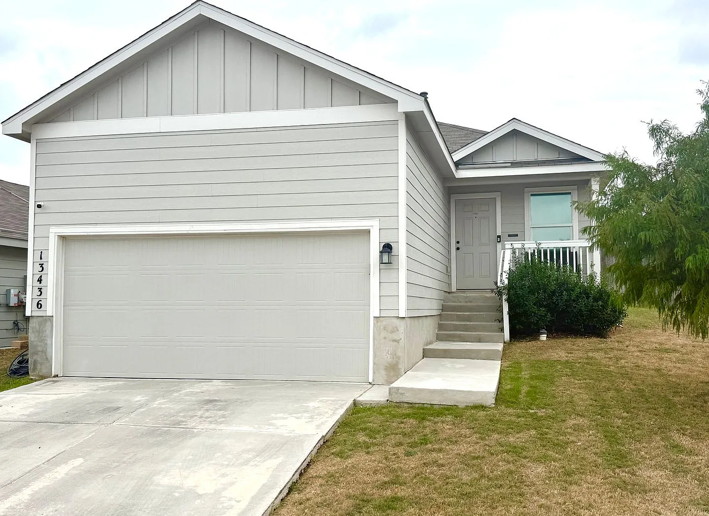 **Move-In Special** Beautiful 3-Bedroom Corner-Lot Home With Community Pool & 2-Car Garage! — Photo 1