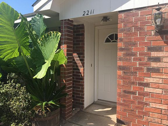 2nd image of 2211 Gen. York Cir