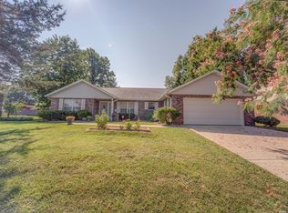 1833 Spruce Hill Dr, Belleville, IL