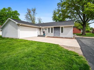 612 E Elm St, Le roy, IL