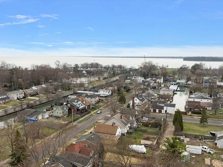 219 Ashland St — Photo 43