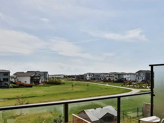 3rd image of 134 Greywolf Rd N