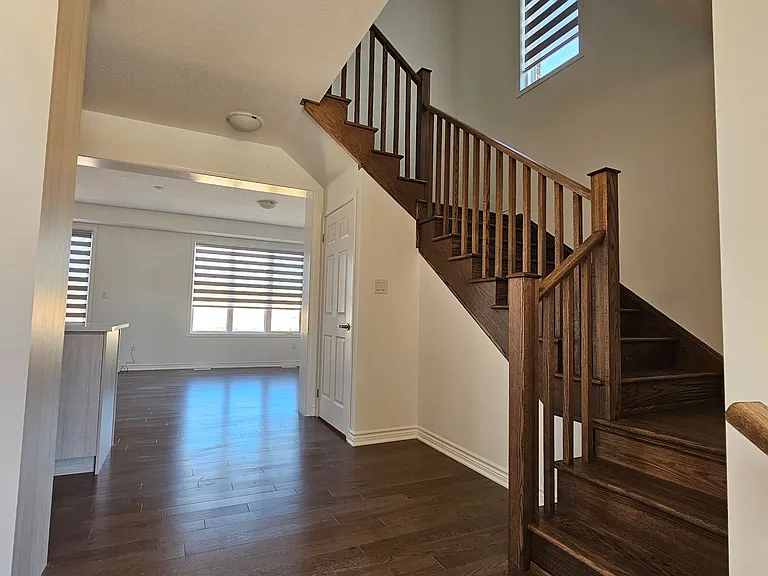 879 Amand Dr — Photo 5