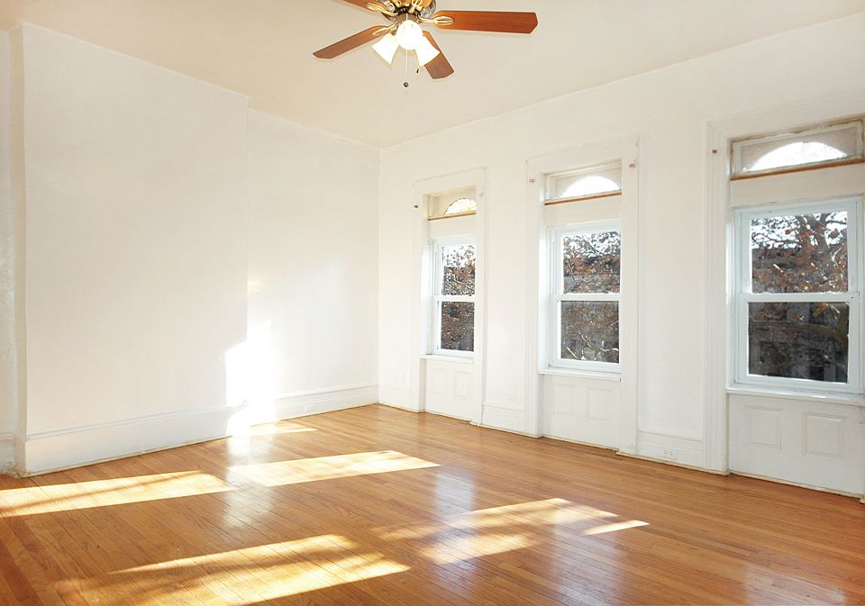 1st image of 809 Lincoln Pl #3