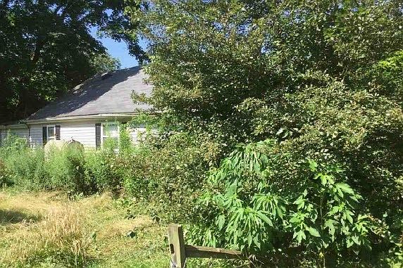 4th image of 1437 Middleboro Pike