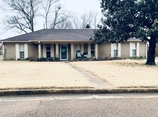 8561 Lakeshore Dr W, Walls, MS 38680