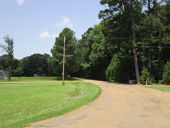 3rd image of 412 Ouachita Ave #204