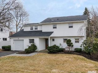 51 Glen Ln, Kings Park, NY 11754