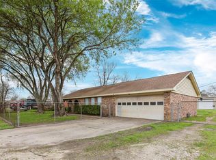 2307 Barbers Hill Rd, Highlands, TX 77562