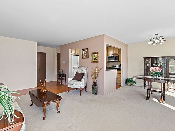 3rd image of 36 Waterbury Ln #1