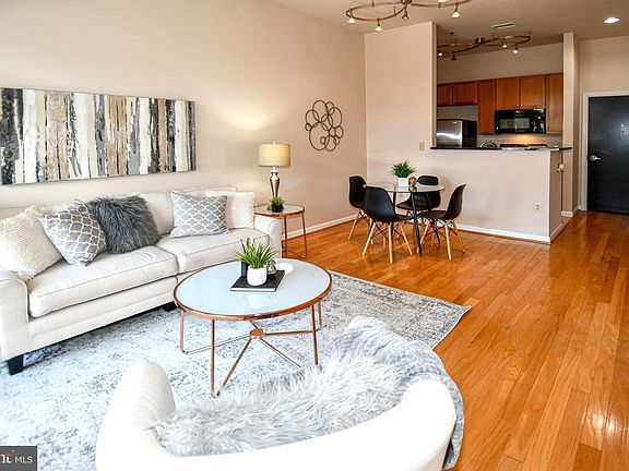 2nd image of 309 Holland Ln Unit 337