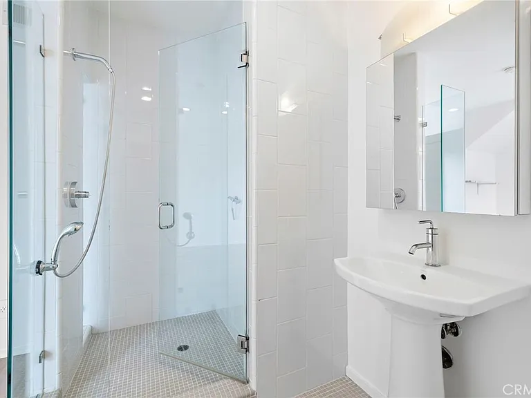 4151 Redwood Ave #106 — Photo 23