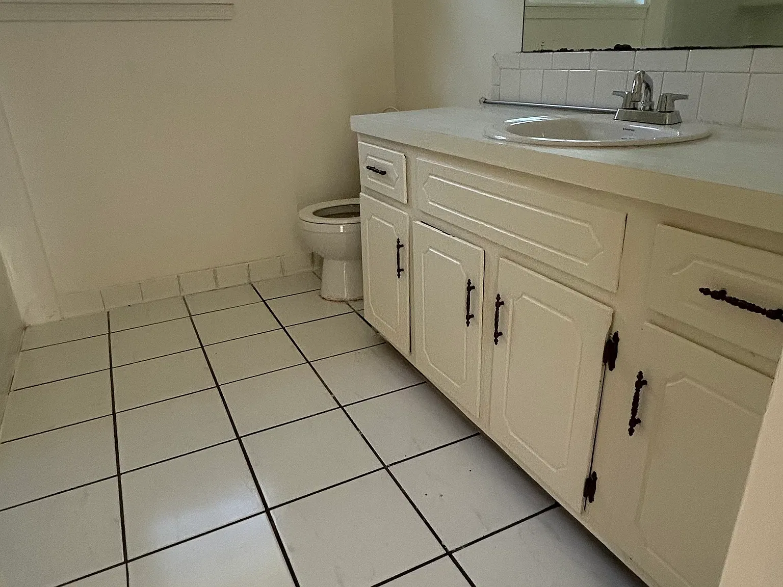 2 bed, 930 sqft, $900 — Photo 2