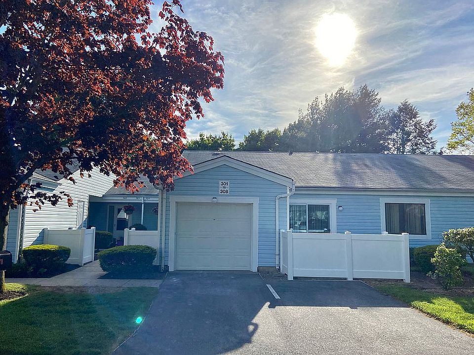 1st image of 304 Bentley Ct W