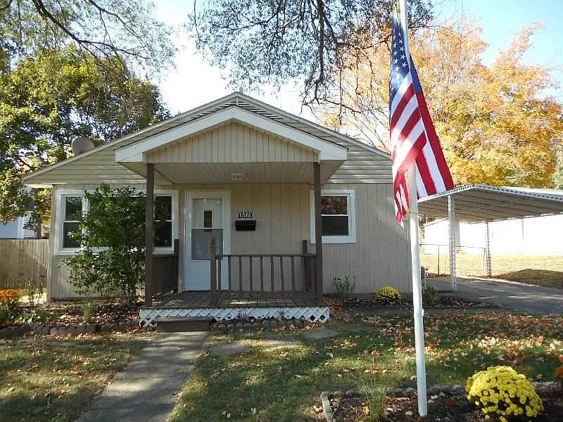 1560 Green Acre Dr photo 1