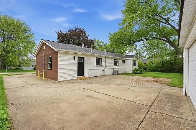 3 bed, 1422 sqft, $2,850 — Photo 2