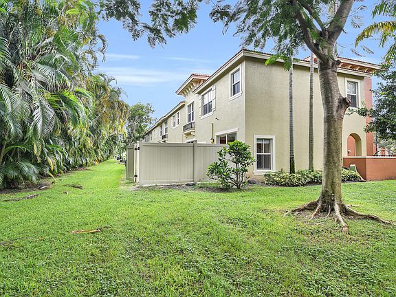 2nd image of 204 Lake Monterey Circle