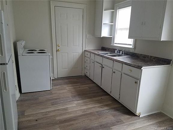 3rd image of 1112 W Davidson Ave