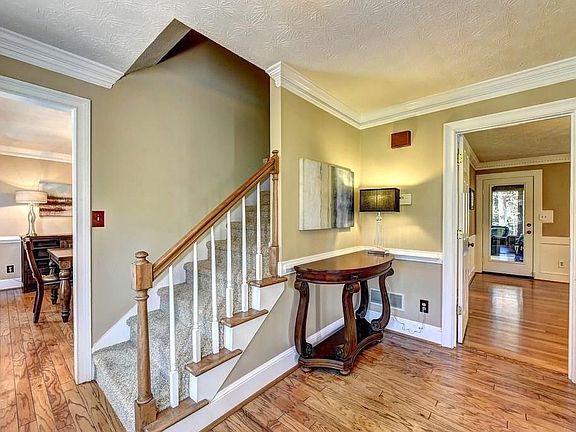 4th image of 2471 Chimney Top Ln